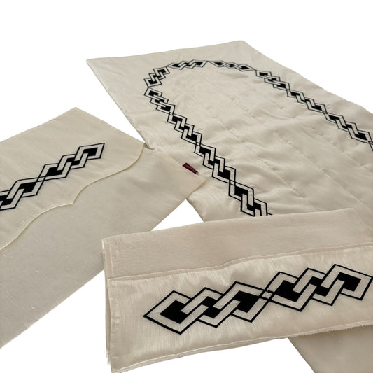 Üçgen Desenli Seccade Takımı