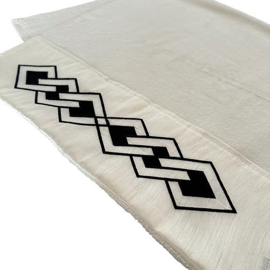 Üçgen Desenli Havlu